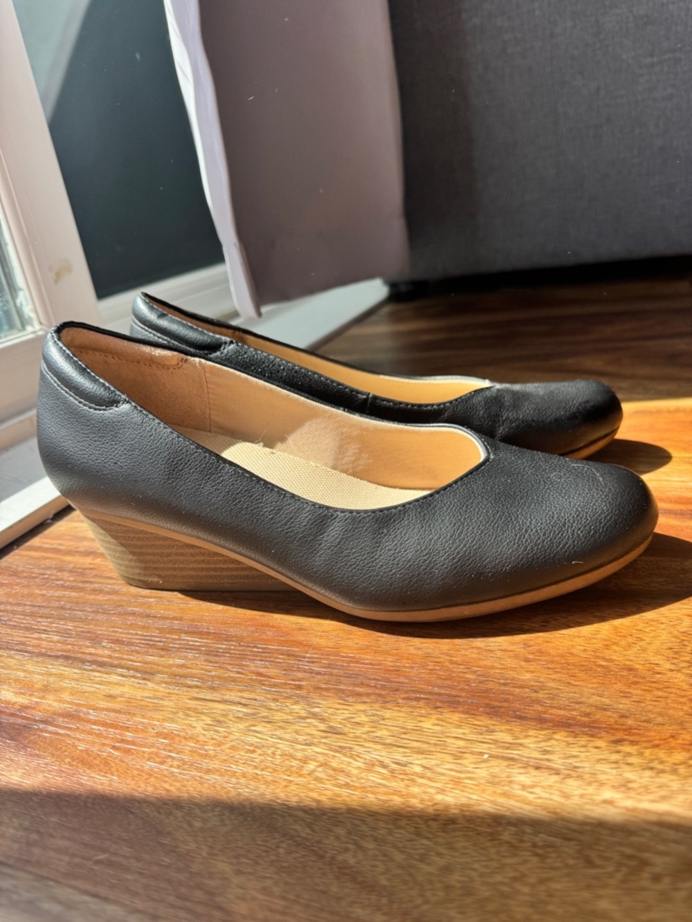 Dr. Scholl's Black Leather Low Wedge Pumps